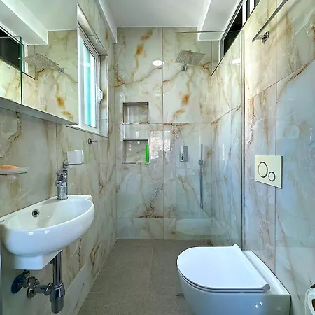 Blue Horizon, Seaview Apartment *