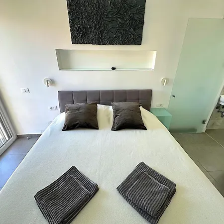 Blue Horizon, Seaview Apartment *