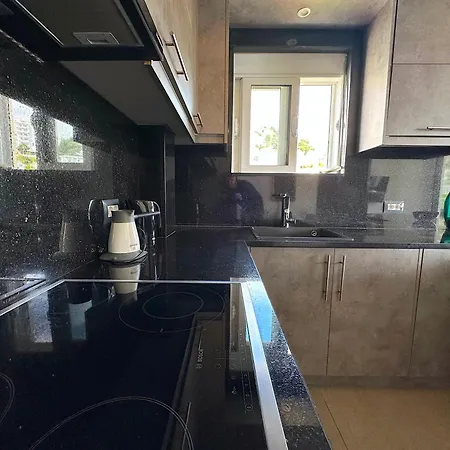 Blue Horizon, Seaview *