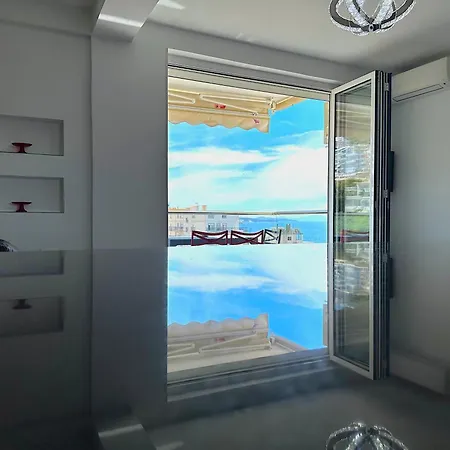 Blue Horizon, Seaview