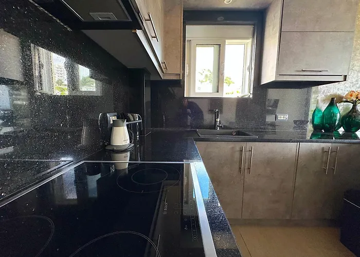 Blue Horizon, Seaview *