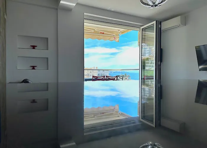 Blue Horizon, Seaview