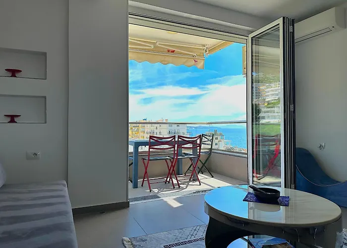 Blue Horizon, Seaview